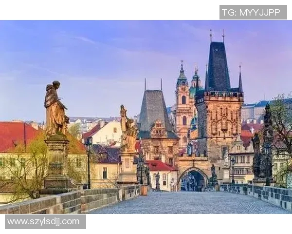 天竺青年与图圣马丁的碰撞：探索时尚与文化的交汇点