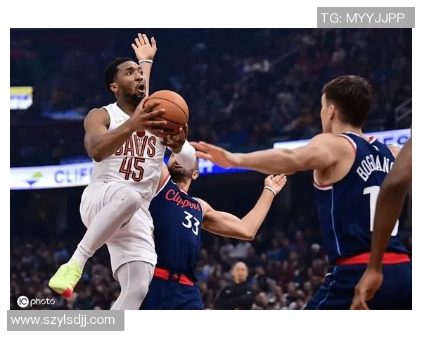 骑士与快船激战三月十九日NBA赛场巅峰对决精彩回顾